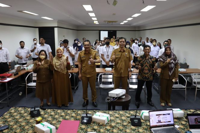
Undang Dinas Kominfo dan PWI Kaltim, Dinas PUPR Belajar Olah Berita