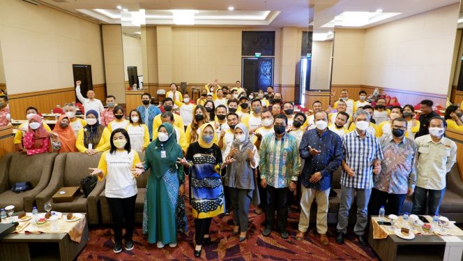 
Hetifah Inisiasi Sertifikasi Pramuwisata Kaltim untuk Kuatkan Kompetensi SDM dan Standar Pelayanan