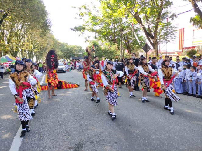 
Kirab Budaya Ramaikan Rangkaian TIFAF