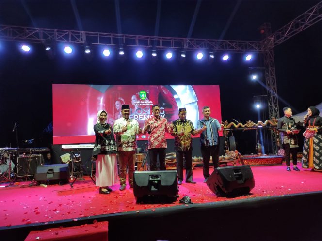 
Resmi Ditutup, Sandiaga Uno Puji Gelaran TIFAF 2022