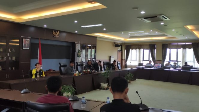 
Perihal KM, Rasid Sebut BK Akan Konsultasi dengan Pakar Hukum