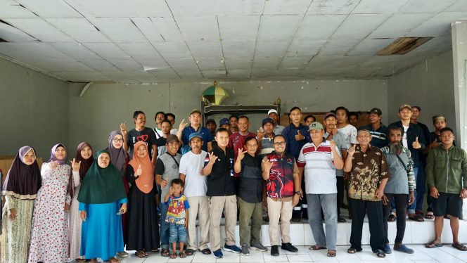 
 Tingkatkan Ekonomi Pesisir di Kukar, DPC PDI-Perjuangan Kukar Fasilitasi Kelompok Nelayan Pembudidaya Rumput Laut