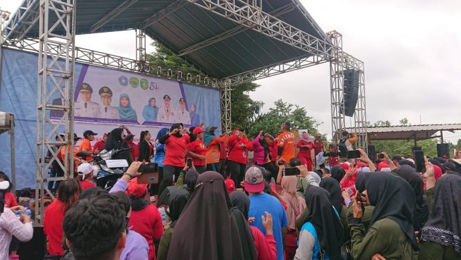 
Ramaikan HKG PKK ke-51, Tim PKK se-Kaltim Ikuti Senam Bersama di Waduk Panji Sukarame