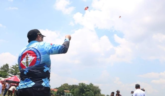
Dilanda Musim Layang-layang, Ketua DPRD Kukar Bakal Gelar Lomba Layang-layang di Tenggarong
