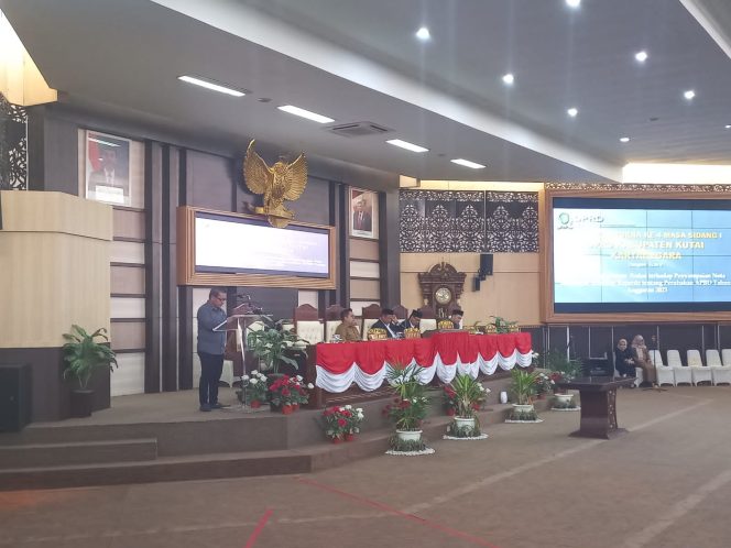 
Masing-masing Fraksi DPRD Kukar Sampaikan Pandangan Umum Terkait Nota Keuangan Pada Raperda APBD 2023