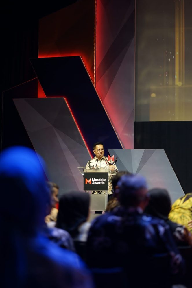 
Rendi Solihin Wakili Kukar Terima Penghargaan ‘Inovatif untuk Negeri’ Merdeka Awards 2023