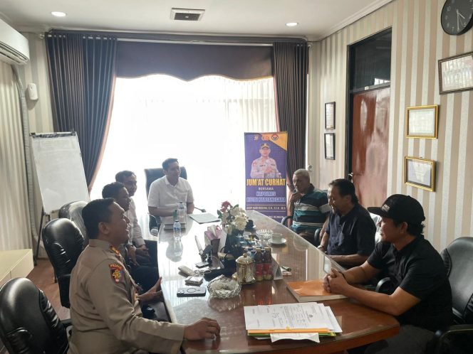 
Kesultanan Kutai Kartanegara Ing Martadipura Dicatut Kelompok Tak Dikenal, Sultan Adji Muhammad Arifin Datangi Polres Kukar