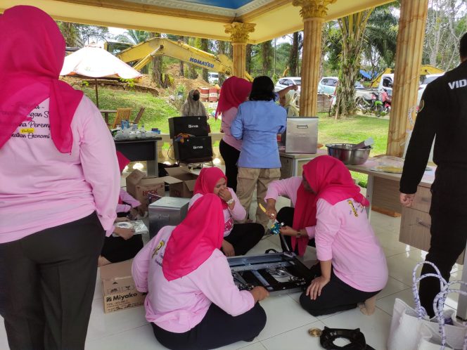 
DP3A Kukar Buka Pelatihan Pengembangan Usaha Ekonomi Produktif Bagi Perempuan