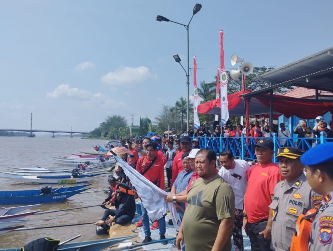 
Ketua DPRD Kukar Buka Kejuaraan Balap Ketinting