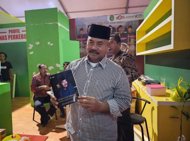 
Edi Damansyah Luncurkan Buku Keduanya yang Berjudul Mengayuh Waktu Membangun Kukar