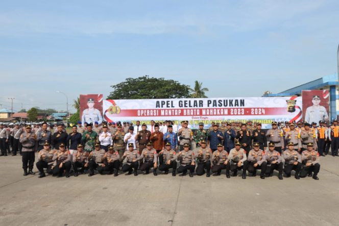
Hadiri Apel Ops Mantap Brata Mahakam, Ketua DPRD Kukar Minta Masyarakat Untuk Tetap Jaga Kondusifitas Jelapang Pemilu 2024