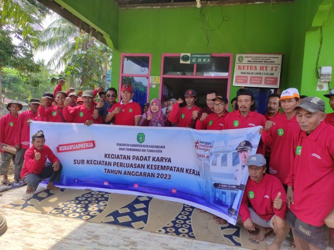 
Program Padat Karya Libatkan Warga Maluhu Untuk Tekan Inflasi Sekaligus Mengurangi Angka Kemiskinan