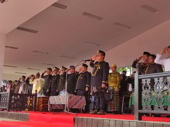 
Pimpin Upacara Hari Sumpah Pemuda, Rendi Solihin Ajak Pemuda Kukar Untuk Tingkatkan Kualitas Diri