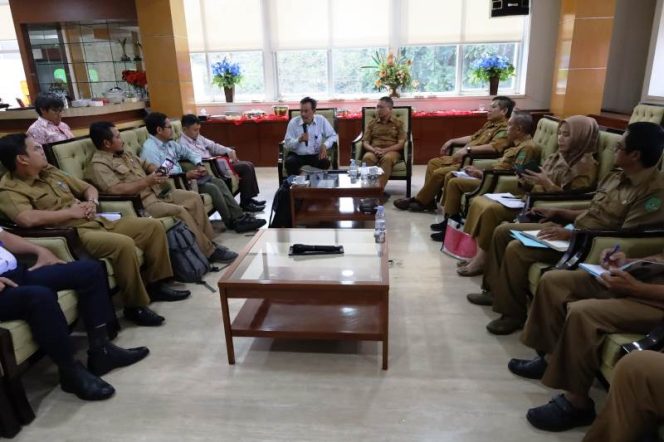 
Pemkab Kukar Sambut Kedatangan Tim Pusat Riset Konversi dan Koservasi Energi