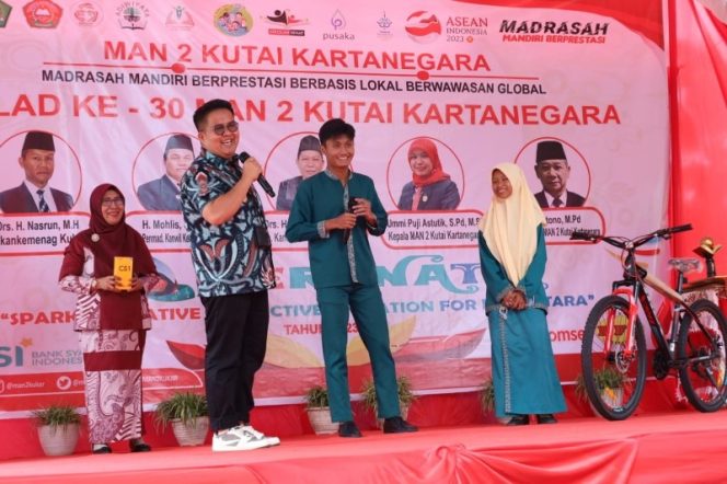 
Ajak Masyarakat Kembangkan SDM, Rendi Solihin : Jangan Sampai Kita Menjadi Penonton di Daerah Sendiri