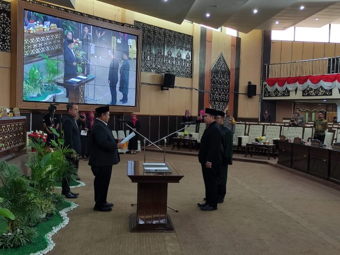 
Salehudin Resmi Dilantik Menjadi Anggota DPRD Kukar Melalui Mekanisme PAW