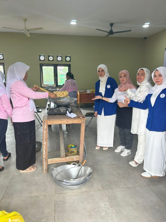 
IWAPI dan DP3A Kukar Gelar Pelatihan Menjahit, Membuat Kue, dan Tata Rias Tahun Depan