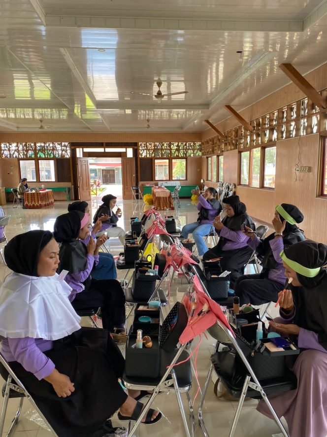 
Pelatihan Tata Rias dan Khitanan Massal di Kecamatan Muara Muntai