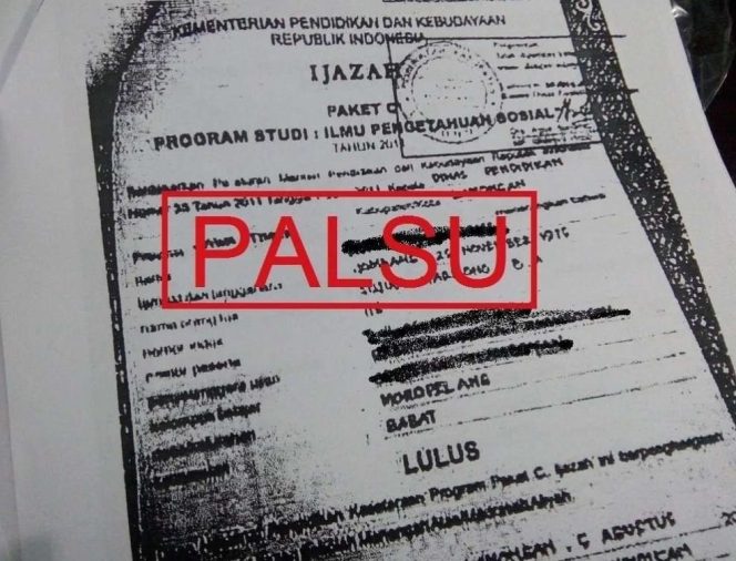 
Memalukan, Kades Aktif Di Kecamatan Marangkayu Ditangkap Diduga Manipulasi Ijazah