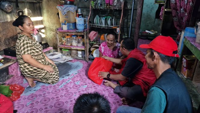 
Rahmad Dermawan Bawa Ratusan Sembako Untuk Blusukan Sekaligus Dengarkan Sauara Masyarakat
