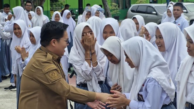 
Rendi Solihin Minta Peran Aktif Pelajar Manfaatkan Program di Sektor Pendidikan