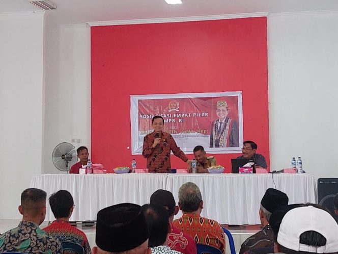 
Teks Foto:Suasana sosialisasi 4 Pilar Kebangsaan di BPU Kelurahan Maluhu