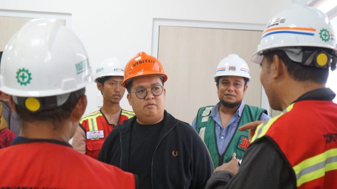 
Teks foto : Peninjauan Wakil Bupati di Rumah Sakit Muara Badak (istimewa) 