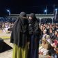 Teks foto : Dua jemaah yang berangkat umroh
