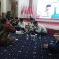 Teks Foto : Bupati Kukar Edi Damansyah saat berbuka puasa bersama para Kades, Lurah dan BPD di Pendopo Odah Etam (Angga/okeborneo.com)