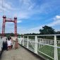 Teks foto : Jembatan Penyeberangan Pulau Kumala