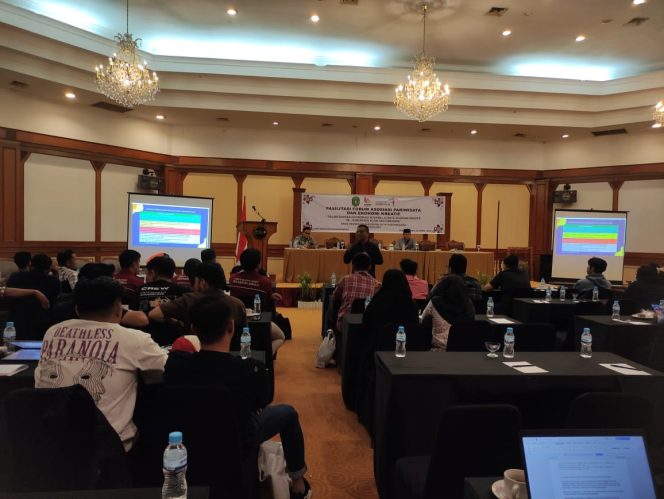 
Teks Foto : Dispar Kukar menggelar fasilitasi forum asosiasi pariwisata dan ekraf bersama para pengurus Kekraf tingkat kecamatan (Angga/okeborneo.com)