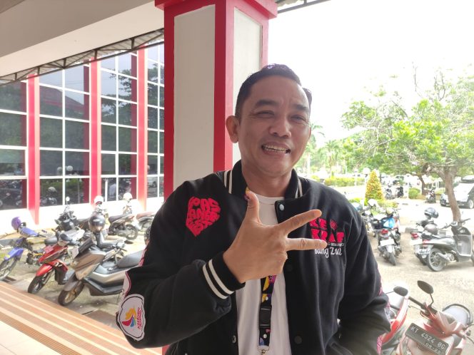 
Teks Foto : Ketua Kekraf Kecamatan Tenggarong Seberang, Dzul.