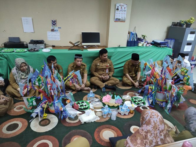 
Teks foto : Suasana Khataman Quran (angga/okeborneo.com) 