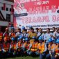 Teks foto : Edi Damansyah bersama para Buruh berfoto bersama usai mengikuti rangkaian apel peringatan hari Buruh (istimewa)