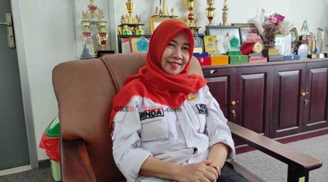 
Teks  foto : Kaban Kesbangpol Kukar, Rinda Desianti (okeborneo.com) 