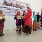 Teks foto : Suasana pembagian hadiah lomba Kebaya dan Tumpeng (istimewa)