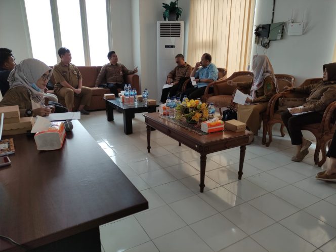 
Teks foto: Suasana Rapat di Kantor MPPA Kukar (Angga/okeborneo.com)