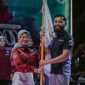 Teks foto : Penyerahan Bendera ADWINDO (ISTIMEWA)