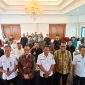Teks foto : Foto bersama seusai pembukaan sertifikasi fotografi (angga/okeborneo.com)