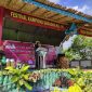 Teks foto : Sambutan Kades Jembayan Tengah, Masnur (angga/okeborneo.com)
