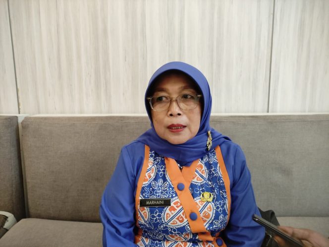 
Teks foto : Kepala Bidang Perlindungan Hak Perempuan dan Perlindungan Khusus Anak (PHP2KA) DP3A Kukar, Marhaini (angga/okeborneo.com) 