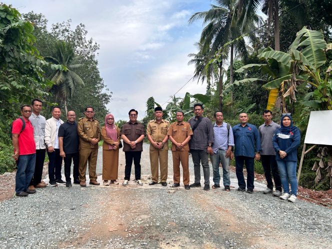 
Gelombang Darat” di Tama Pole Mulai Bisa Diatasi, Wabup Kukar Tinjau Langsung Kondisi Jalan