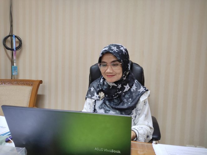 
Teks foto : Kepala Bidang Peningkatan Kualitas Keluarga dan Pemenuhan Hak Anak DP3A Kukar Nurul Fitri Ningsih