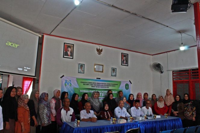 
Teks foto : foto bersama sesuai melakukan sosialisasi dan pembentukan PPATBM (istimewa)
