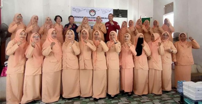 
Teks foto : foto bersama setelah pelantikan (istimewa) 