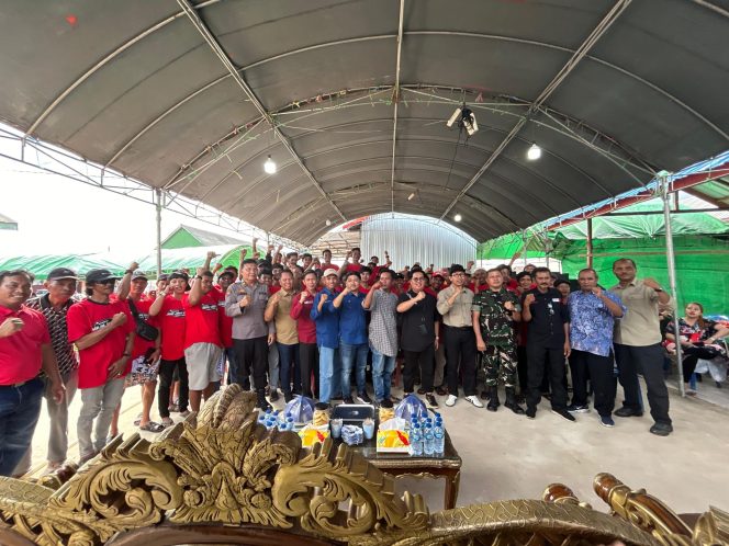 
Rendi Solihin Salurkan Ratusan Bantuan untuk Nelayan di Muara Badak dan Anggana