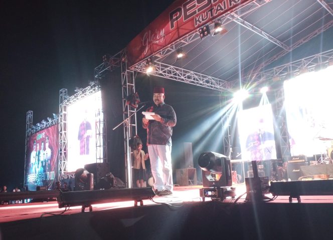 
Teks Foto : Bupati Kukar Edi Damansyah saat membuka PESPARAWI III