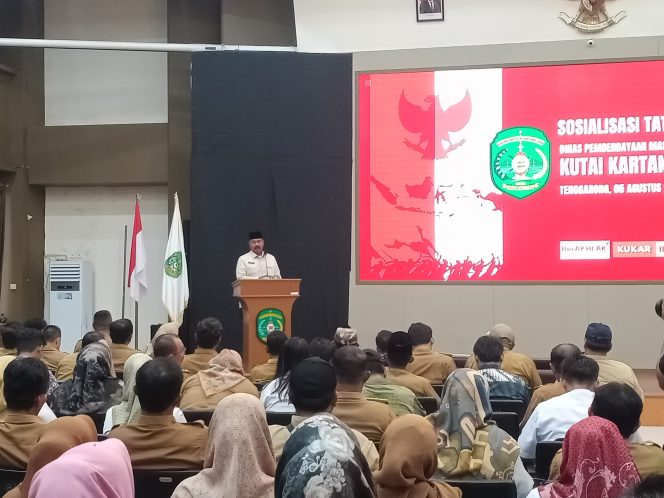 
Teks Foto : Bupati Kukar Edi Damansyah ketika membuka kegiatan sosialisasi tata kelola aset desa