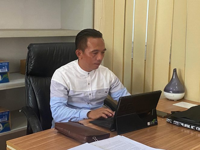 
Teks Foto : Komisioner KPU Kukar Divisi Hukum dan Pengawasan Wiwin (Rizka/Okeborneo)