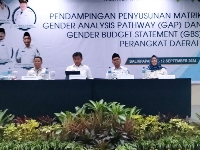 
Teks foto  : Suasana Pendampingan Penyusunan Matrik Gender Analysis Pathway (GAP) dan Gender Budget Statement (GBS) Perangkat Daerah Kabupaten Kutai Kartanegara, di Hotel Horison Ultima Bandara Balikpapan. 